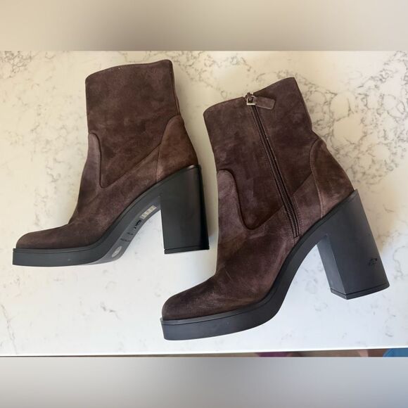 Stuart Weitzman Bethenny boots - Picture 2 of 4